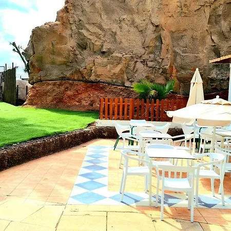 Ocean Breeze Oasis: Deluxe Beachfront Retreat With Stunning Views Apartment Playa Del Cura (Gran Canaria)