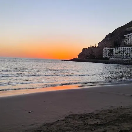 Ocean Breeze Oasis: Deluxe Beachfront Retreat With Stunning Views Apartment Playa Del Cura (Gran Canaria)