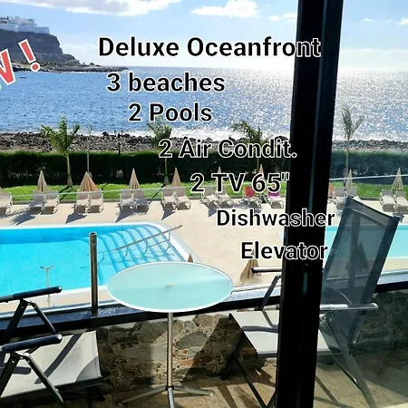 Apartment Ocean Breeze Oasis: Deluxe Beachfront Retreat With Stunning Views *