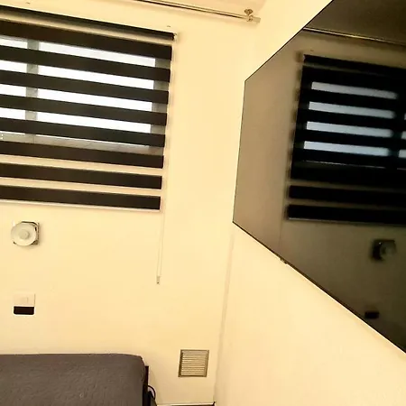 Apartment Ocean Breeze Oasis: Deluxe Beachfront Retreat With Stunning Views *