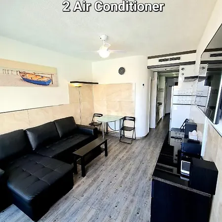 Apartment Ocean Breeze Oasis: Deluxe Beachfront Retreat With Stunning Views *