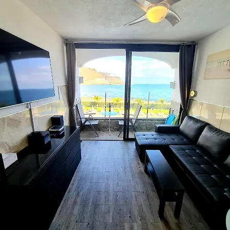 Ocean Breeze Oasis: Deluxe Beachfront Retreat With Stunning Views Apartment Playa Del Cura (Gran Canaria)