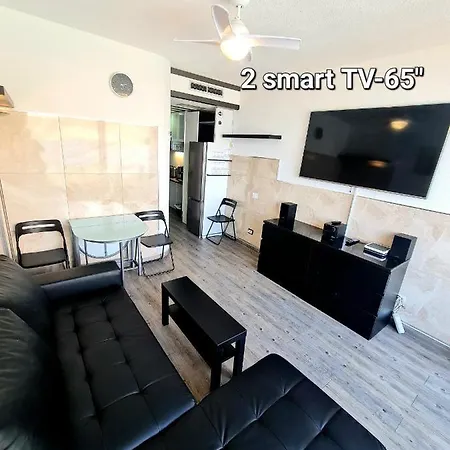 Ocean Breeze Oasis: Deluxe Beachfront Retreat With Stunning Views